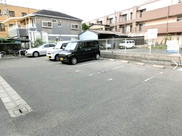 グランドゥール高師浜の駐車場