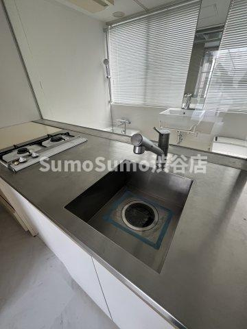 クラールハイト三宿Ⅰのキッチン|コンパクトなキッチンで掃除もラクラク