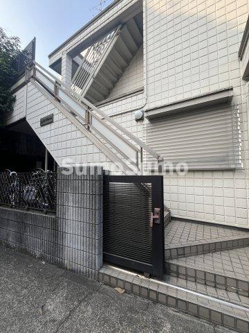 La est Maisonのエントランス|ゆとりのあるエントランスです