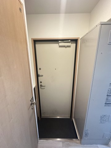 ルミエール瓦屋町の玄関