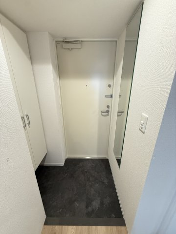 セレニテ谷町四丁目アリエの玄関