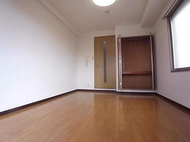 ヴェルディ神戸の居間・リビング