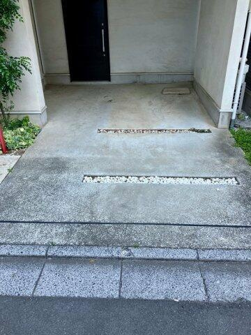 青葉台戸建のエントランス| 