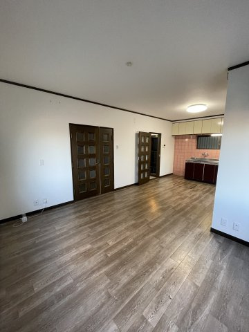 西山町4丁目戸建の居間・リビング