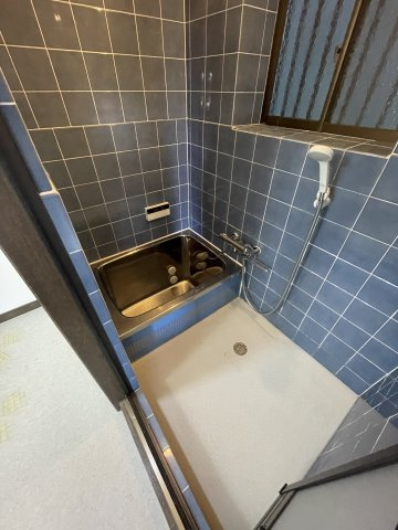 西山町4丁目戸建の浴室