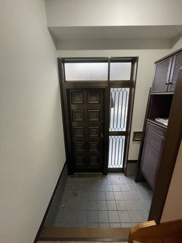 西山町4丁目戸建の玄関