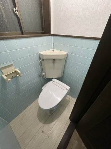 西山町4丁目戸建のトイレ
