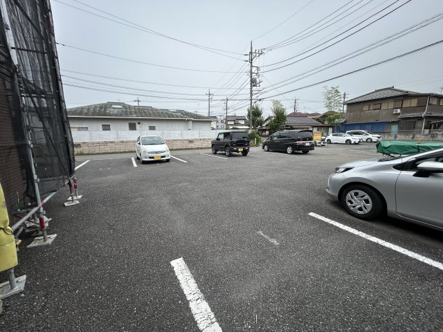 石上マンションB館の駐車場