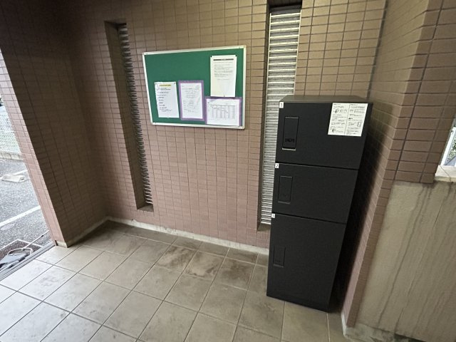 石上マンションB館のエントランス