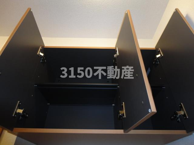 ピアレス・Ｔの収納|下駄箱（上部）