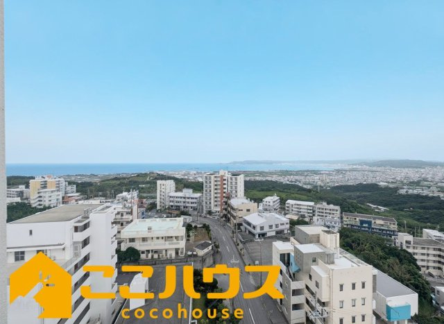 ワイズグランスカイ西原の展望|バルコニーから広がる開放的な眺望。周辺施設も身近に感じられる便利な住環境です♪