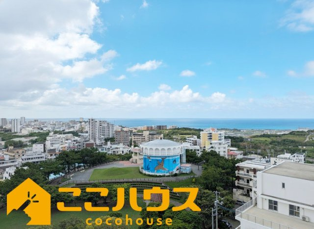 ワイズグランスカイ西原の展望|バルコニーから広がる開放的な眺望。周辺施設も身近に感じられる便利な住環境です♪