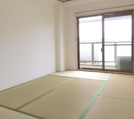 横浜市旭区白根７丁目のアパートの和室