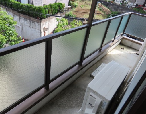 横浜市旭区白根７丁目のアパートのバルコニー
