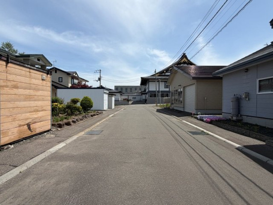 網走郡美幌町字元町１０番地２０　中古売家の前面道路含む現地写真