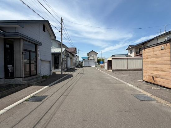 網走郡美幌町字元町１０番地２０　中古売家の前面道路含む現地写真