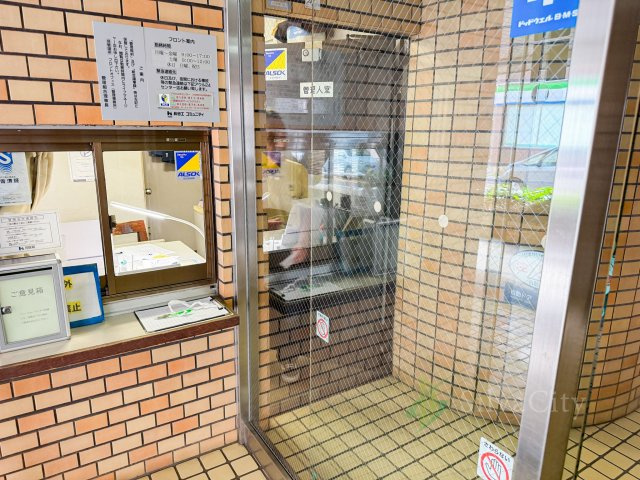 八幡山ビューグリーンのエントランス