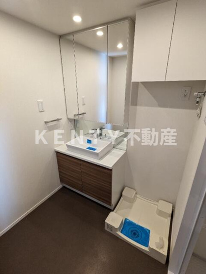 【洗面所】 | ドムス・スタイル武蔵小山 | 明るい洗面所です