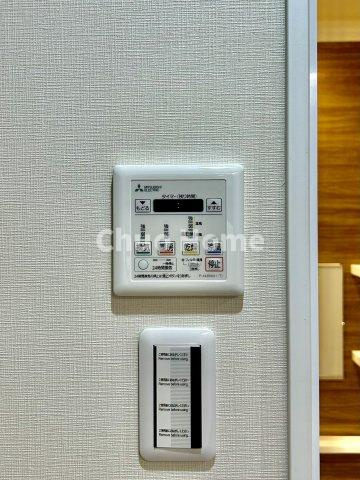 綾瀬グランドハイツの冷暖房・空調設備|【浴室乾燥機】暖房・冷風・換気・乾燥が可能です。毎日を快適に過ごせるうれしい機能が揃っています。雨の日の洗濯物も安心です。