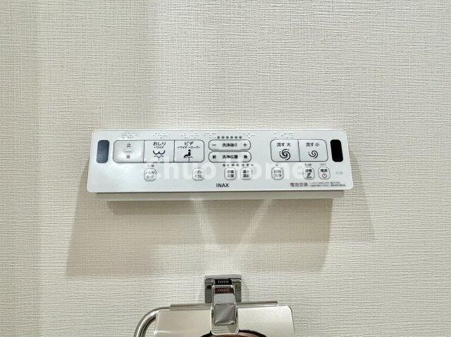 綾瀬グランドハイツの内装|【ウォシュレット】清潔に使いたいお手洗いには最適な設備です。もちろんウォームレットも標準装備です。