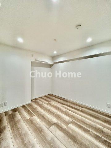 綾瀬グランドハイツの子供部屋|【子供部屋】お子様を持つ家庭の約6割が「家族や子どものため」に購入を希望。入学後の転校を避け、広い空間でのびのび育てたいなどの親心が、家探しのきっかけになっているようです。