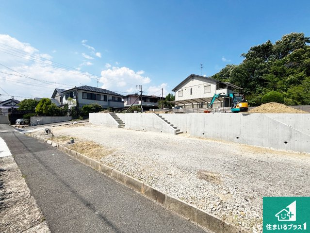 ■枚方市香里ケ丘　第3期　新築一戸建ての前面道路含む現地写真|周辺は落ち着いた街並みの住宅地！子育てがしやすい住環境です！まだ未完成ですが、現地でしかわからない事もございます。是非一度ご覧ください。