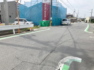 【前面道路含む現地写真】