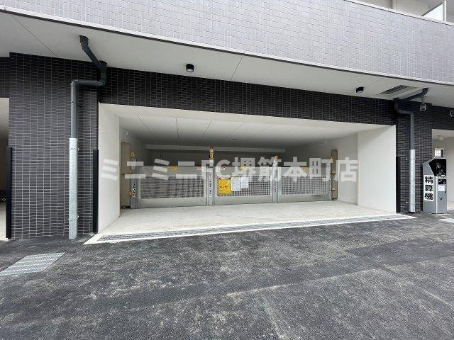 セレニテ本町東リアンの駐車場