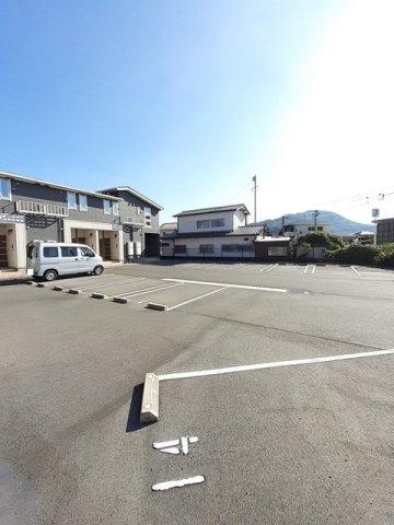 グラン　オリエントの駐車場