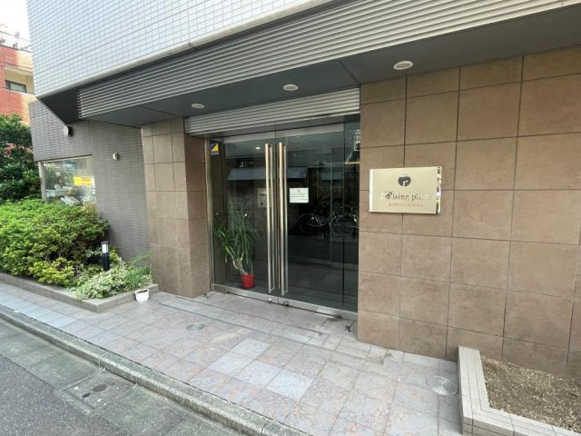 ライジングプレイス上野松が谷のエントランス