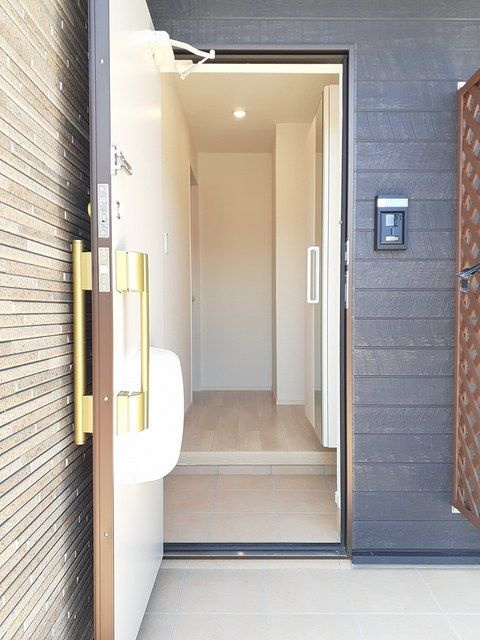 セレーノ・梨花の玄関