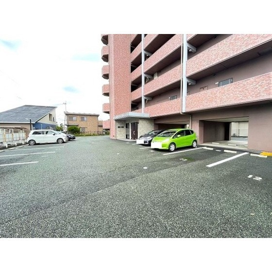 熊本市南区田迎５丁目の賃貸マンションの駐車場
