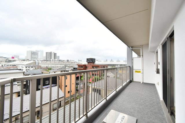 グーディッシュ大宮のバルコニー|難しいイメージの住宅ローンは経験スタッフが丁寧にお手伝いしますのでご安心下さい。「家を買って終わり」ではなく、「買ってからがスタート」と考え、一人ひとりにあった資金計画やプランをご提案致します！