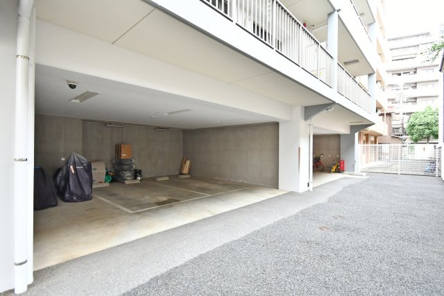 グーディッシュ大宮の駐車場|■私共は、強引なセールスは致しません。『今買えるから大丈夫』ではなく、『買った後の本当の幸せは何か』を考えた上でのご提案を徹底しております。どうぞお気軽にご連絡下さいませ。