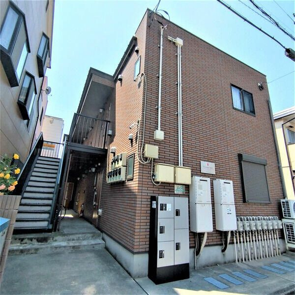 フォレスト根岸のエントランス
