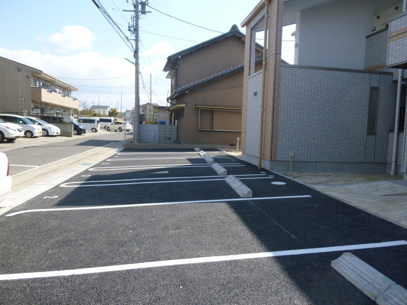 ガーデニングヒルズ神の倉Ⅲの駐車場