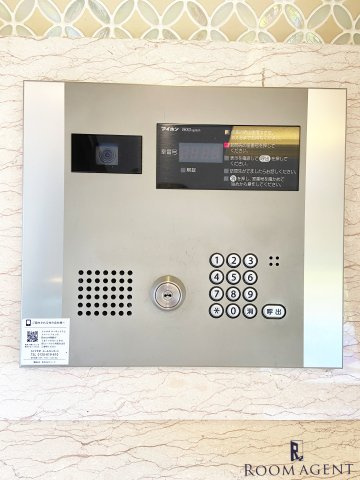 メイプルコート本山のエントランス