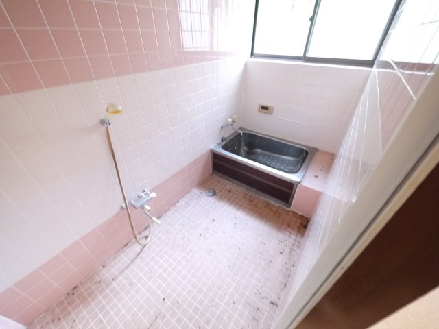 茂原市本納　中古戸建の浴室|平成8年5月築　４LDK　駐車1台　残置物撤去中 本納小学校徒歩約13分 2階にもトイレ 閑静な立地