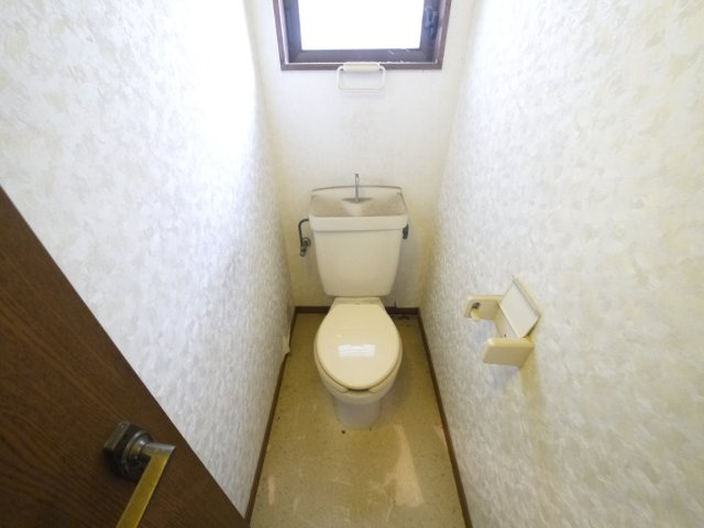 茂原市本納　中古戸建のトイレ|平成8年5月築　４LDK　駐車1台　残置物撤去中 本納小学校徒歩約13分 2階にもトイレ 閑静な立地