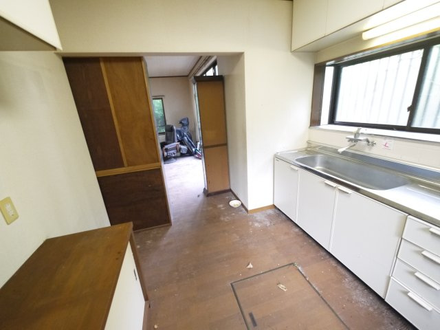 茂原市本納　中古戸建のキッチン|平成8年5月築　４LDK　駐車1台　残置物撤去中 本納小学校徒歩約13分 2階にもトイレ 閑静な立地