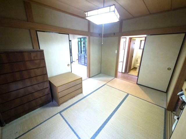 茂原市本納　中古戸建の和室|平成8年5月築　４LDK　駐車1台　残置物撤去中 本納小学校徒歩約13分 2階にもトイレ 閑静な立地