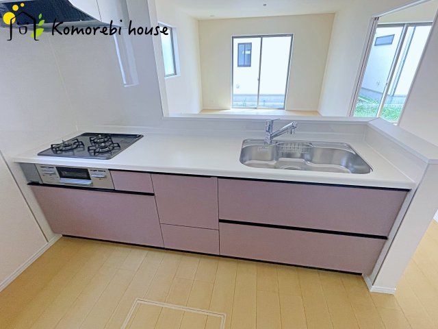 伊奈町栄１丁目46番　新築一戸建て　ハートフルタウン　Cのキッチン|26.8.22　撮影済み