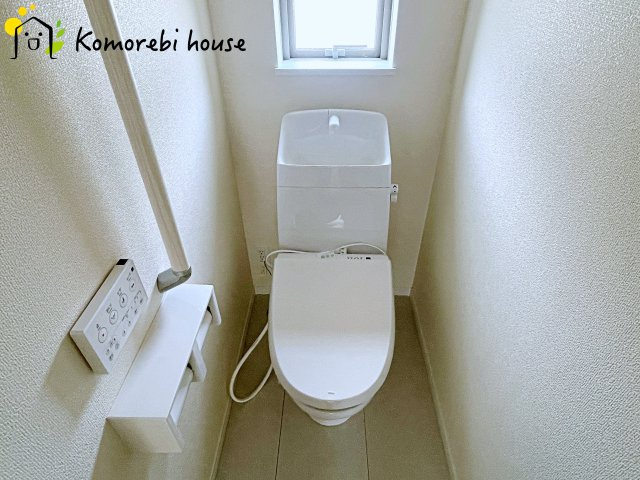 伊奈町栄１丁目46番　新築一戸建て　ハートフルタウン　Cのトイレ|26.8.22　撮影済み
