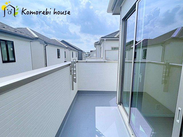 伊奈町栄１丁目46番　新築一戸建て　ハートフルタウン　Cのバルコニー|26.8.22　撮影済み