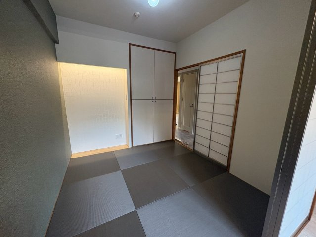 クレステージ桃山　天然木フルリノベーションの和室