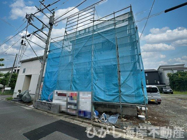 茅ケ崎市香川４丁目　新築戸建　全２棟の前面道路含む現地写真|6月15日撮影　建築中　現地外観