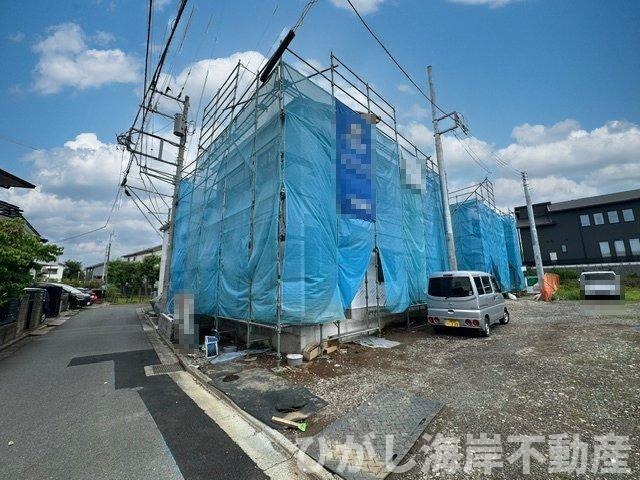 茅ケ崎市香川４丁目　新築戸建　全２棟の前面道路含む現地写真|6月15日撮影　建築中　現地外観