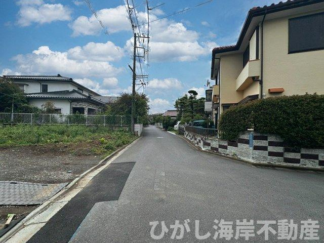 茅ケ崎市香川４丁目　新築戸建　全２棟の前面道路含む現地写真|6月15日撮影　建築中　現地外観