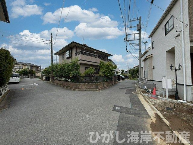 茅ケ崎市香川４丁目　新築戸建　全２棟の前面道路含む現地写真|6月15日撮影　建築中　現地外観