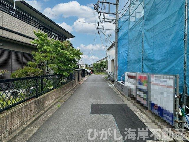 茅ケ崎市香川４丁目　新築戸建　全２棟の前面道路含む現地写真|6月15日撮影　建築中　現地外観